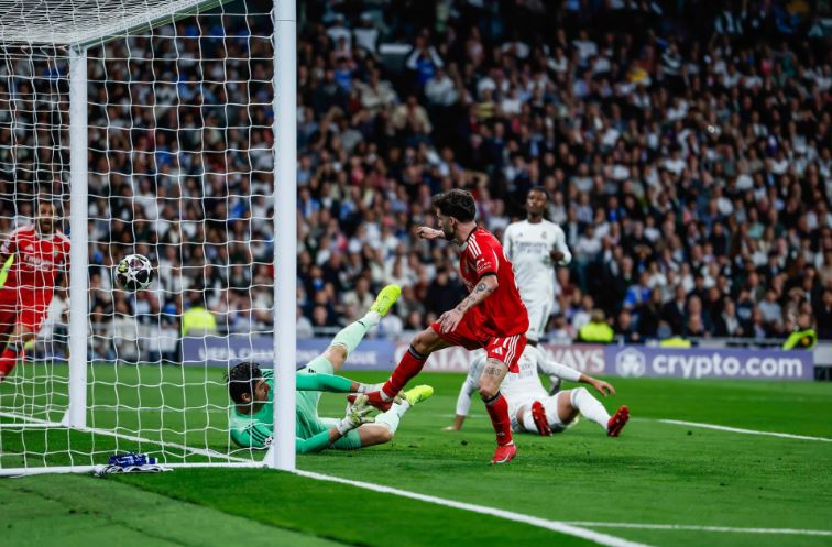 Điệu nhảy của Vinicius lúc Real Madrid knock-out Benfica