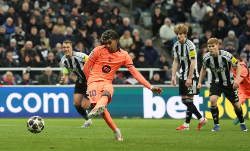 Trận lượt đi Newcastle United vs Barcelona đã khơi không khí của bóng đá Anh